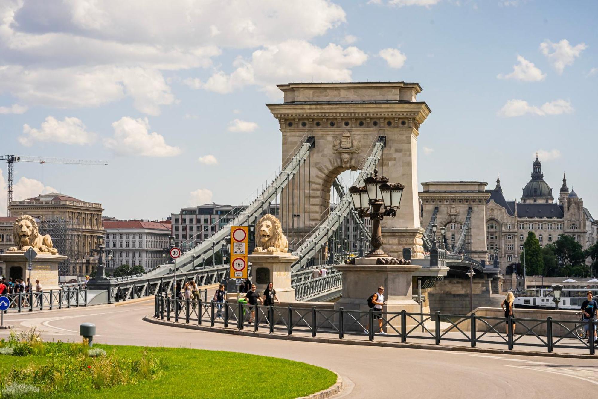 Elegant Escape By Buda Castle For Pleasure Seekers บูดาเปสต์ ภายนอก รูปภาพ